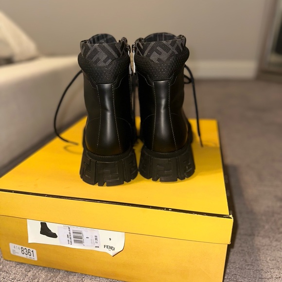 Normally a size 10 but had to size down 1 size. - runs big - Picture 2 of 10